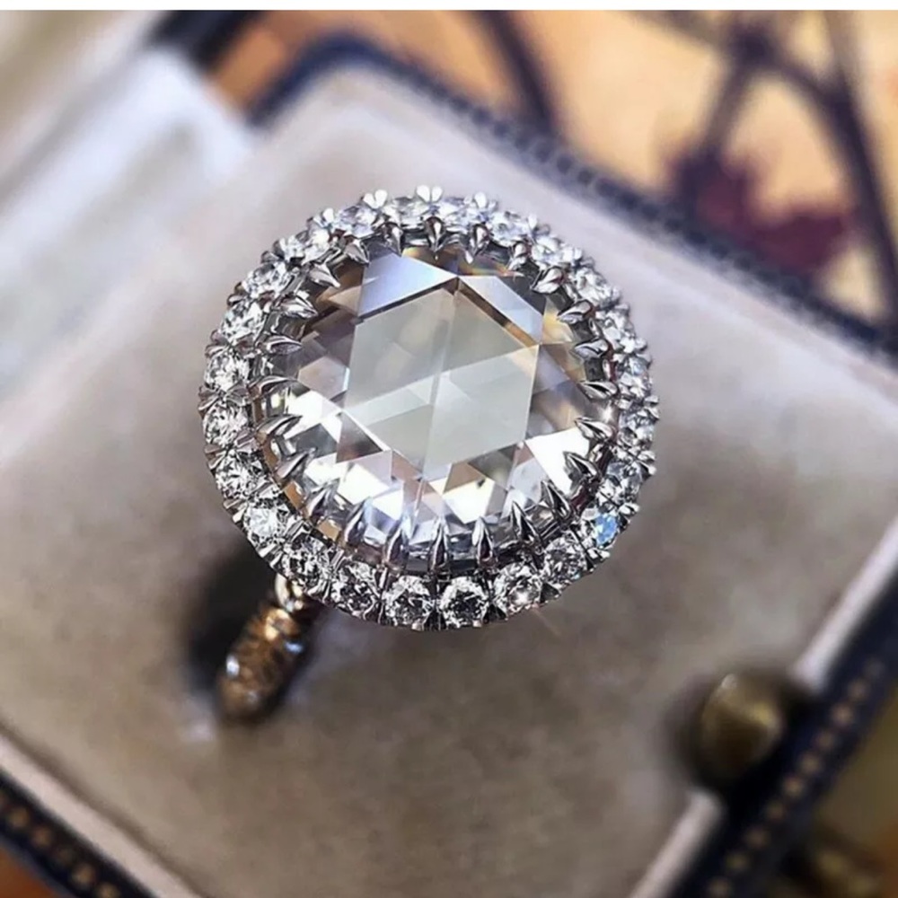 Gorgeous925 Silver  Round Cut White Sapphire Ring